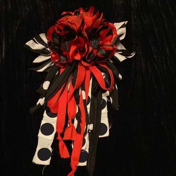 Red and Black Floral Ribbon Brooch - Picture 4 of 5